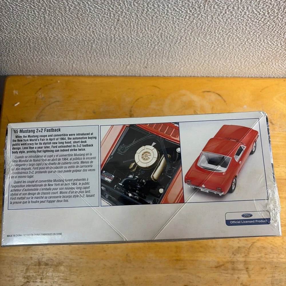 Revell 1965 Mustang 2+2 Fastback 1/24 Model Kit 40th Anniversary 85-2835  Sealed